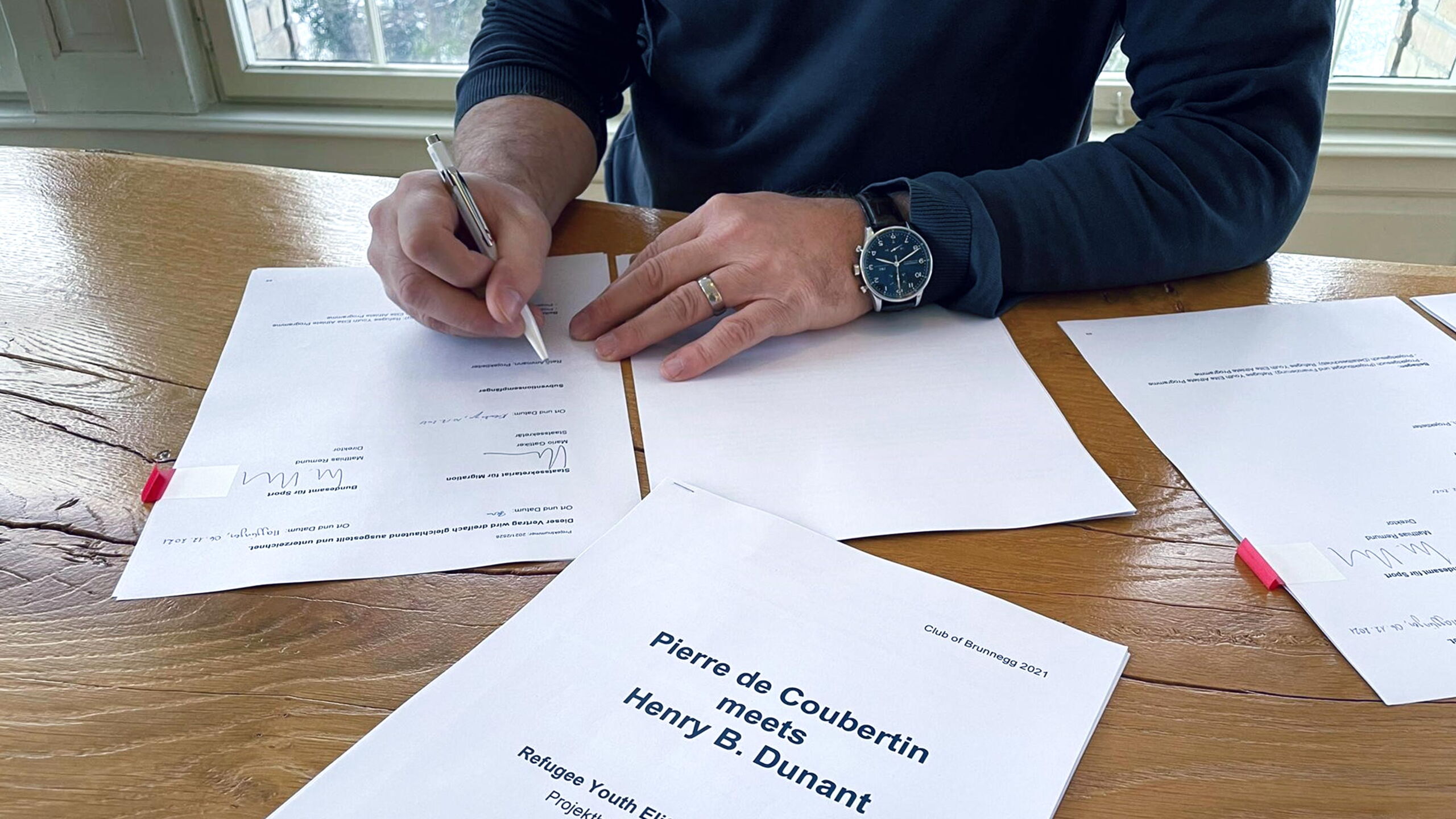 Coubertin meets Dunant Vertragsunterzeichnung